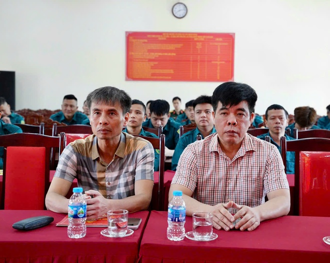Xã Hồng Vân khai mạc huấn luyện dân quân cơ động năm 2026- Ảnh 1.