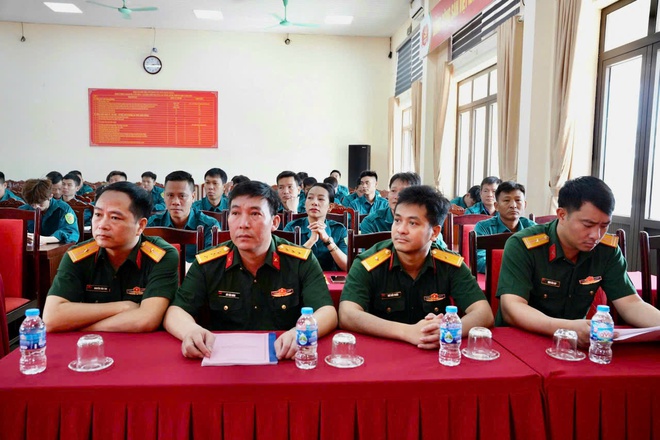 Xã Hồng Vân khai mạc huấn luyện dân quân cơ động năm 2026- Ảnh 2.