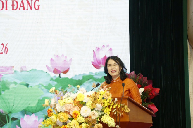 Phường Hà Đông tổ chức trao Huy hiệu Đảng cho 330 đảng viên đợt 19/5- Ảnh 1.