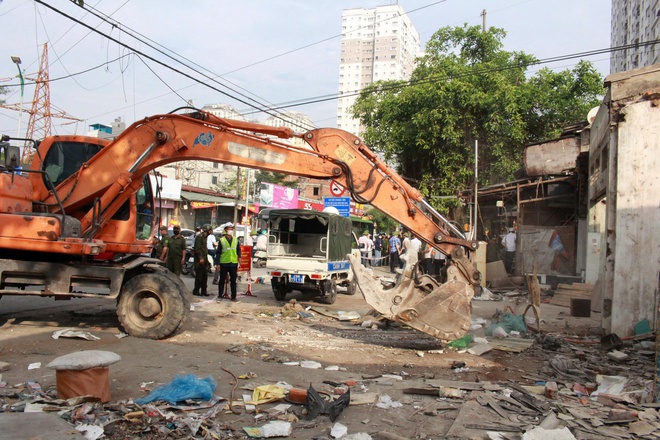Phường Hà Đông ra quân hỗ trợ di dời tài sản, bảo vệ mặt bằng thực hiện dự án nút giao thông Khu tưởng niệm danh nhân Chu Văn An với tuyến đường 70- Ảnh 3.