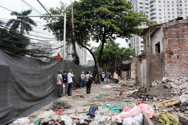 Phường Hà Đông ra quân hỗ trợ di dời tài sản, bảo vệ mặt bằng thực hiện dự án nút giao thông Khu tưởng niệm danh nhân Chu Văn An với tuyến đường 70- Ảnh 5.