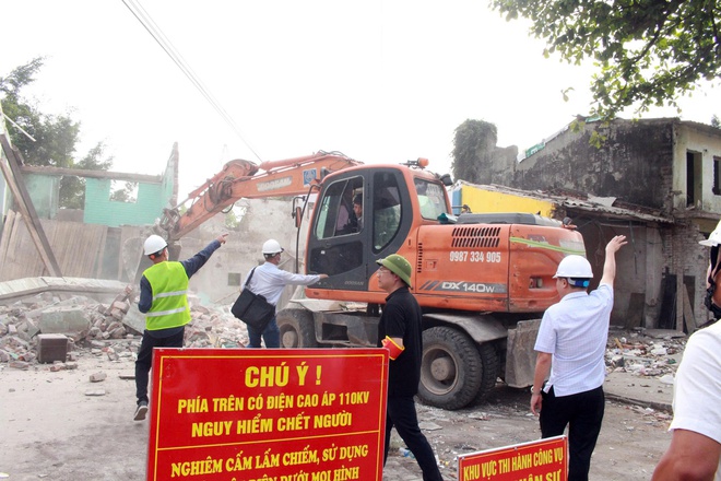 Phường Hà Đông ra quân hỗ trợ di dời tài sản, bảo vệ mặt bằng thực hiện dự án nút giao thông Khu tưởng niệm danh nhân Chu Văn An với tuyến đường 70- Ảnh 6.