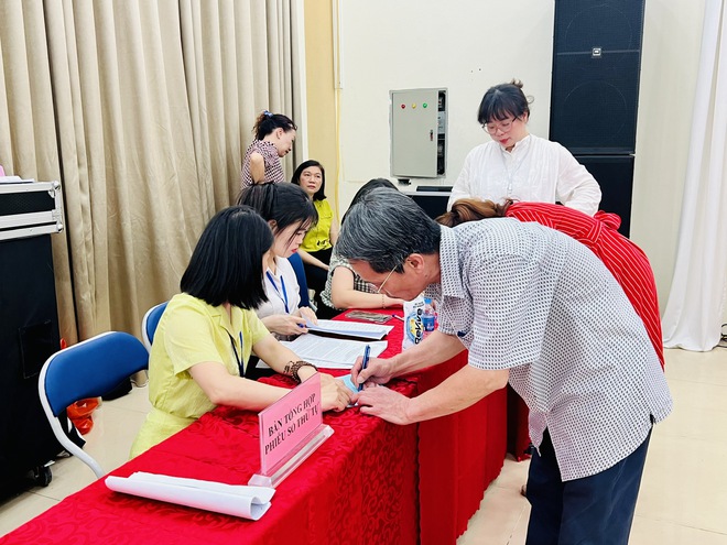 UBND phường Khương Đình tổ chức bốc thăm căn hộ tái định cư phục vụ dự án đường vành đai 2,5
- Ảnh 4.