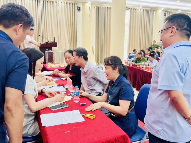 UBND phường Khương Đình tổ chức bốc thăm căn hộ tái định cư phục vụ dự án đường vành đai 2,5
- Ảnh 8.