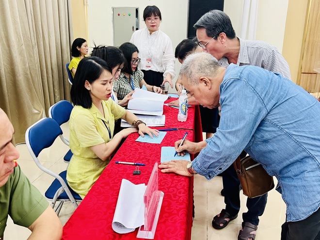 UBND phường Khương Đình tổ chức bốc thăm căn hộ tái định cư phục vụ dự án đường vành đai 2,5
- Ảnh 7.