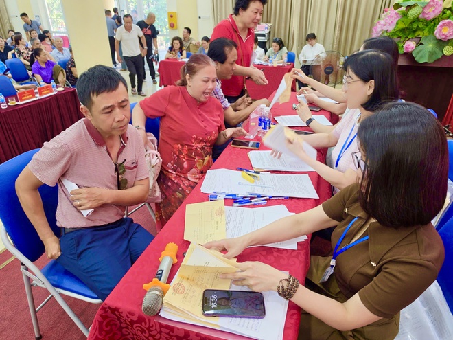 UBND phường Khương Đình tổ chức bốc thăm căn hộ tái định cư phục vụ dự án đường vành đai 2,5
- Ảnh 4.