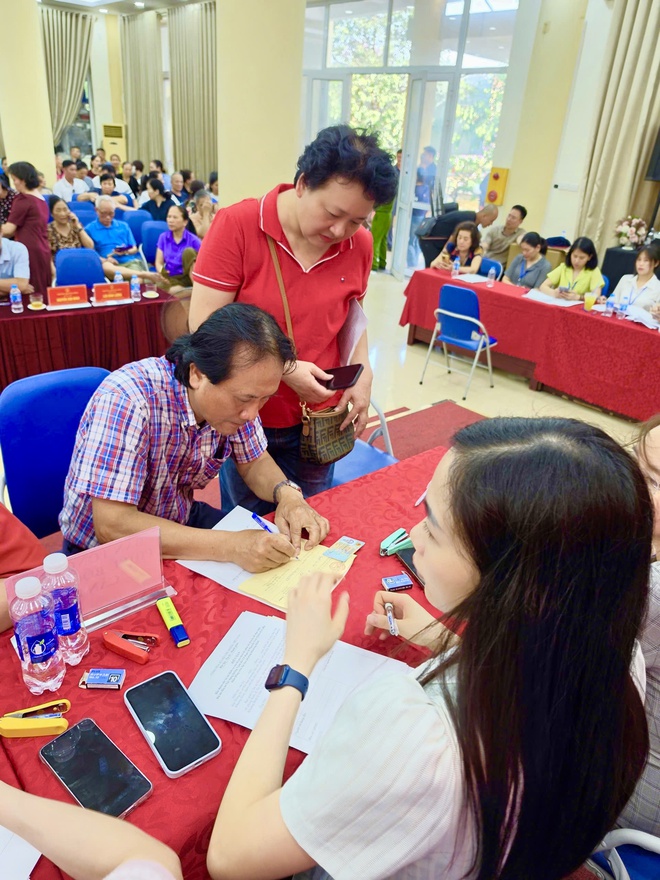 UBND phường Khương Đình tổ chức bốc thăm căn hộ tái định cư phục vụ dự án đường vành đai 2,5
- Ảnh 5.