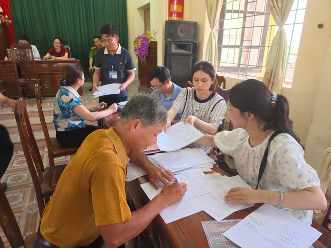 Chi trả hơn 24 tỷ đồng bồi thường, hỗ trợ giải phóng mặt bằng dự án xây dựng hạ tầng kỹ thuật khu đấu giá quyền sử dụng đất ở tại xã Hồng Vân- Ảnh 4.