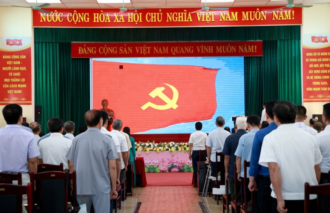 40 ĐẢNG VIÊN THUỘC ĐẢNG BỘ XÃ TRUNG GIÃ ĐƯỢC TRAO TẶNG HUY HIỆU ĐẢNG ĐỢT 19/5- Ảnh 6.