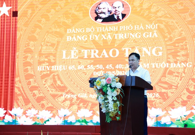 40 ĐẢNG VIÊN THUỘC ĐẢNG BỘ XÃ TRUNG GIÃ ĐƯỢC TRAO TẶNG HUY HIỆU ĐẢNG ĐỢT 19/5- Ảnh 7.
