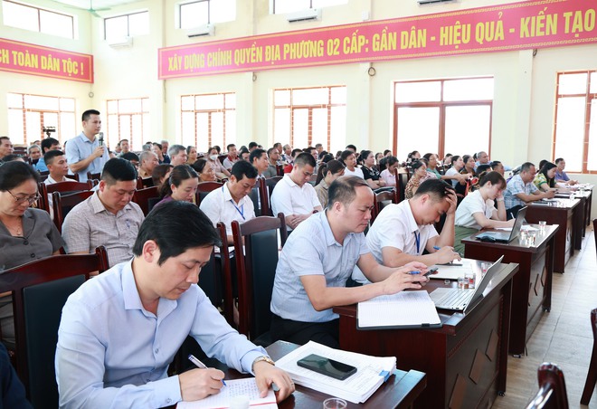 XÃ TRUNG GIÃ: TỔ CHỨC ĐỐI THOẠI VỚI CÁC HỘ DÂN LIÊN QUAN ĐẾN DỰ ÁN DI DÂN VÙNG ẢNH HƯỞNG MÔI TRƯỜNG BÃI RÁC NAM SƠN- Ảnh 4.