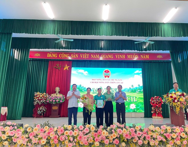HỘI NÔNG DÂN XÃ TRUNG GIÃ RA MẮT CÁC MÔ HÌNH MỚI, GÓP PHẦN XÂY DỰNG NÔNG THÔN XANH – SẠCH – HIỆN ĐẠI- Ảnh 8.