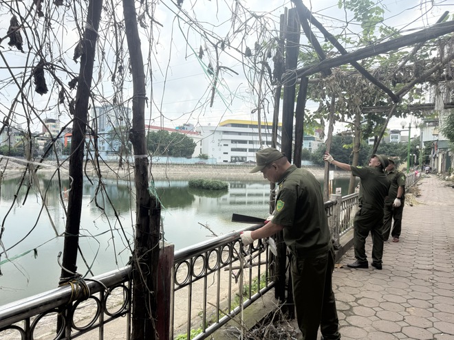 Phường Khương Đình triển khai giải tỏa vi phạm trật tự đô thị và vệ sinh môi trường khu vực hồ Hạ Đình- Ảnh 5.