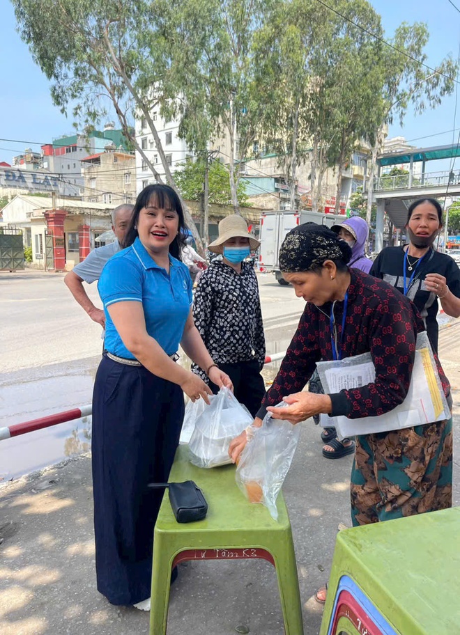 Nhóm thiện nguyện “Cơm không đồng” thôn Xâm Động, xã Hồng Vân lan tỏa yêu thương- Ảnh 4.