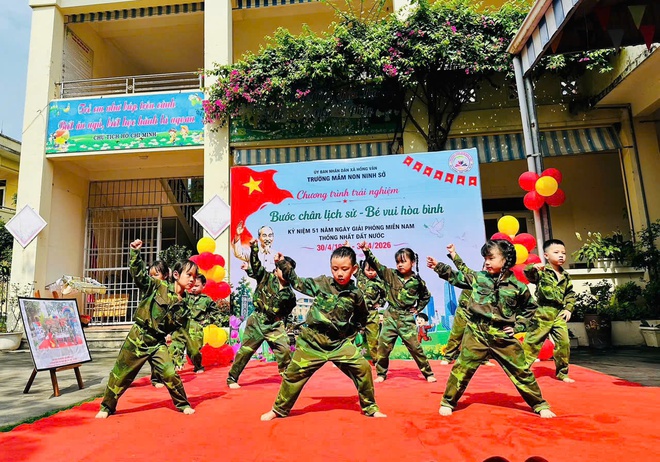 Chương trình trải nghiệm "Bước chân lịch sử - Bé vui hòa bình" ở trường mầm non Ninh Sở- Ảnh 8.