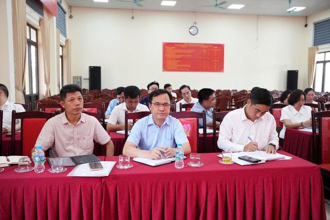 Đảng ủy xã Hồng Vân họp bàn công tác đầu tư giáo dục- Ảnh 1.