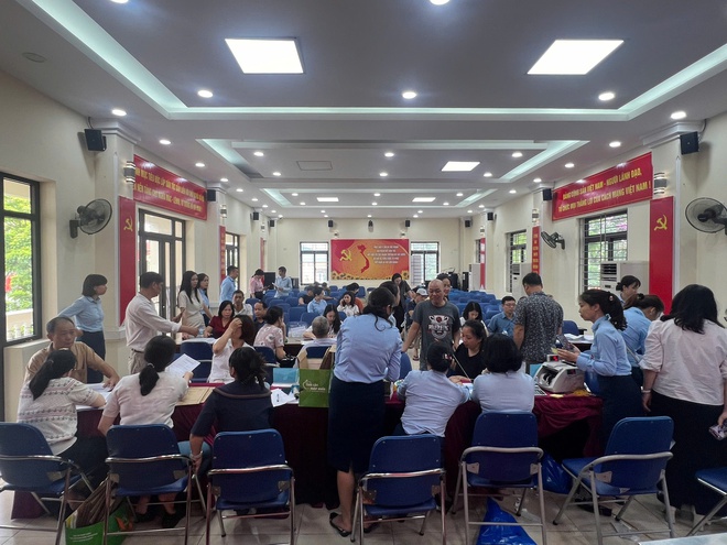 UBND phường Khương Đình tổ chức chi trả tiền bồi thường, hỗ trợ, tái định cư phục vụ Dự án đầu tư xây dựng đường Vành đai 2,5
- Ảnh 2.