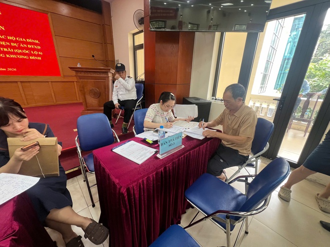 UBND phường Khương Đình tổ chức chi trả tiền bồi thường, hỗ trợ, tái định cư phục vụ Dự án đầu tư xây dựng đường Vành đai 2,5
- Ảnh 3.