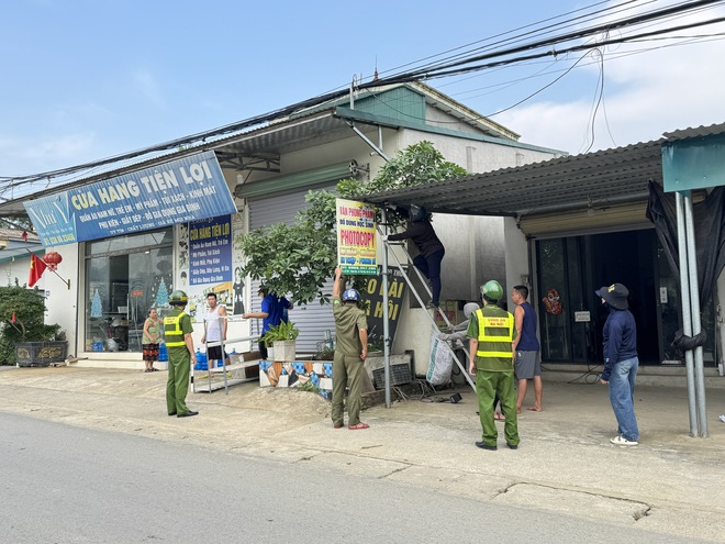 XÃ YÊN BÀI TIẾP TỤC RA QUÂN TỔNG KIỂM TRA, XỬ LÝ VI PHẠM LẤN CHIẾM LÒNG ĐƯỜNG, VỈA HÈ VÀ HÀNH LANG AN TOÀN GIAO THÔNG- Ảnh 5.