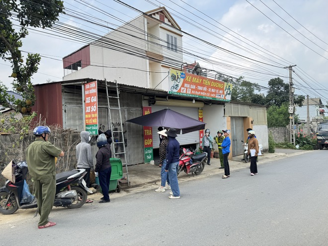 XÃ YÊN BÀI TIẾP TỤC RA QUÂN TỔNG KIỂM TRA, XỬ LÝ VI PHẠM LẤN CHIẾM LÒNG ĐƯỜNG, VỈA HÈ VÀ HÀNH LANG AN TOÀN GIAO THÔNG- Ảnh 7.