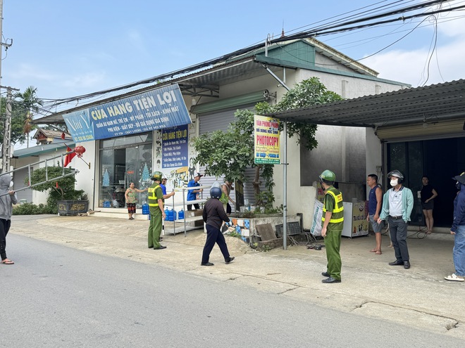 XÃ YÊN BÀI TIẾP TỤC RA QUÂN TỔNG KIỂM TRA, XỬ LÝ VI PHẠM LẤN CHIẾM LÒNG ĐƯỜNG, VỈA HÈ VÀ HÀNH LANG AN TOÀN GIAO THÔNG- Ảnh 9.
