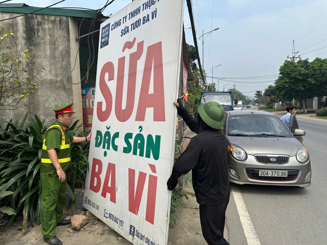 XÃ YÊN BÀI TIẾP TỤC RA QUÂN TỔNG KIỂM TRA, XỬ LÝ VI PHẠM LẤN CHIẾM LÒNG ĐƯỜNG, VỈA HÈ VÀ HÀNH LANG AN TOÀN GIAO THÔNG- Ảnh 10.