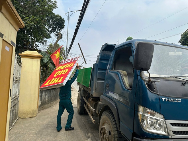 XÃ YÊN BÀI TIẾP TỤC RA QUÂN TỔNG KIỂM TRA, XỬ LÝ VI PHẠM LẤN CHIẾM LÒNG ĐƯỜNG, VỈA HÈ VÀ HÀNH LANG AN TOÀN GIAO THÔNG- Ảnh 11.