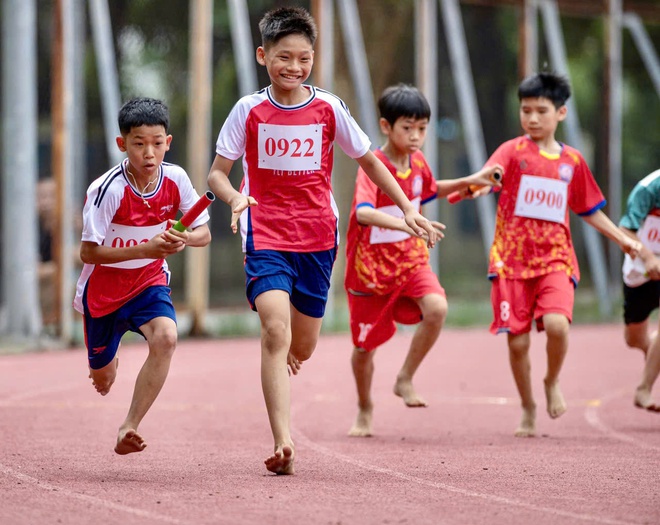 Xã Hồng Vân tham gia giải điền kinh học sinh phổ thông thành phố đạt 02 huy chương bạc và 01 huy chương đồng - Ảnh 1. Xã Hồng Vân tham gia giải điền kinh học sinh phổ thông thành phố đạt 02 huy chương bạc và 01 huy chương đồng - Ảnh 1.