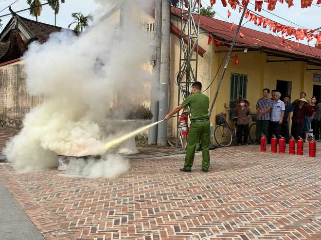 Đông Anh tăng cường tuyên truyền kiến thức PCCC&CNCH cho người dân- Ảnh 4.