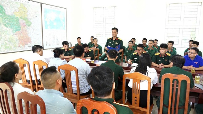 LÃNH ĐẠO XÃ BÌNH MINH THĂM, ĐỘNG VIÊN
CHIẾN SĨ NHẬP NGŨ NĂM 2026- Ảnh 6.
