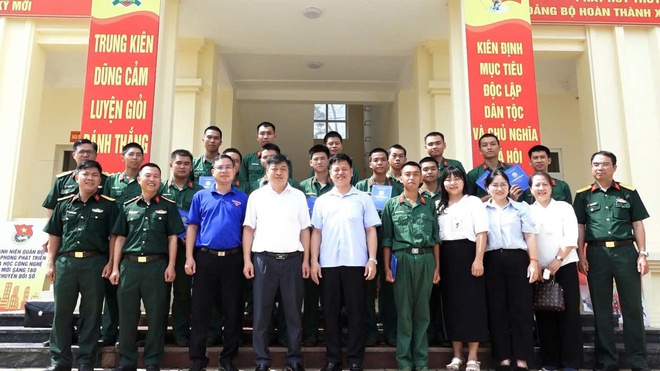 LÃNH ĐẠO XÃ BÌNH MINH THĂM, ĐỘNG VIÊN
CHIẾN SĨ NHẬP NGŨ NĂM 2026- Ảnh 5.
