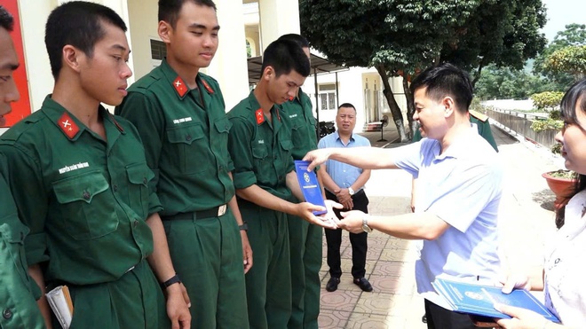 LÃNH ĐẠO XÃ BÌNH MINH THĂM, ĐỘNG VIÊN
CHIẾN SĨ NHẬP NGŨ NĂM 2026- Ảnh 13.