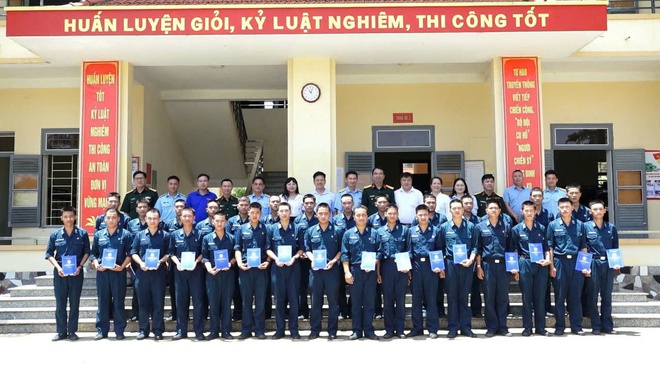 LÃNH ĐẠO XÃ BÌNH MINH THĂM, ĐỘNG VIÊN
CHIẾN SĨ NHẬP NGŨ NĂM 2026- Ảnh 21.