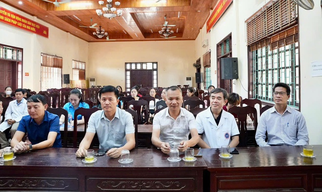 Truyền thông, tư vấn và chăm sóc sức khỏe cho cán bộ, đoàn viên, người lao động- Ảnh 2.