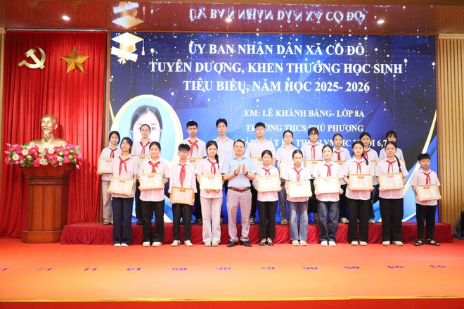 XÃ CỔ ĐÔ TỔ CHỨC TUYÊN DƯƠNG, KHEN THƯỞNG HỌC SINH VÀ GIÁO VIÊN TIÊU BIỂU NĂM HỌC 2025 – 2026- Ảnh 2.