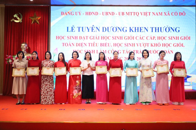 XÃ CỔ ĐÔ TỔ CHỨC TUYÊN DƯƠNG, KHEN THƯỞNG HỌC SINH VÀ GIÁO VIÊN TIÊU BIỂU NĂM HỌC 2025 – 2026- Ảnh 3.