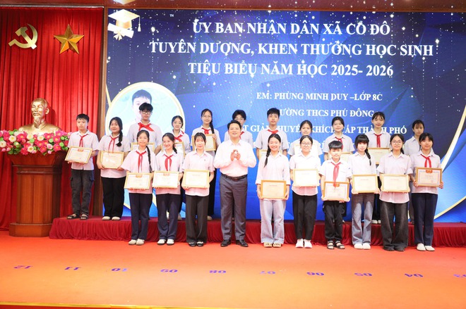 XÃ CỔ ĐÔ TỔ CHỨC TUYÊN DƯƠNG, KHEN THƯỞNG HỌC SINH VÀ GIÁO VIÊN TIÊU BIỂU NĂM HỌC 2025 – 2026- Ảnh 4.
