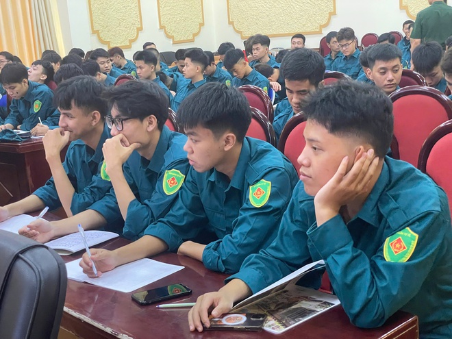 Nâng cao nhận thức chính trị, tăng cường bản lĩnh cho lực lượng dân quân cơ động xã Ngọc Hồi- Ảnh 6.