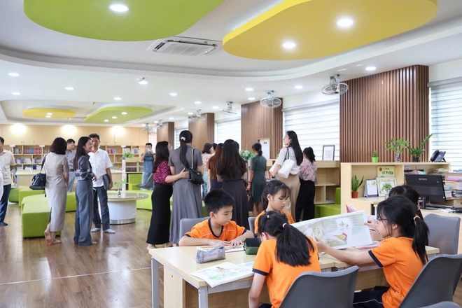 Xã Hồng Vân tham quan, trao đổi và học tập kinh nghiệm về mô hình giáo dục chất lượng cao- Ảnh 4.