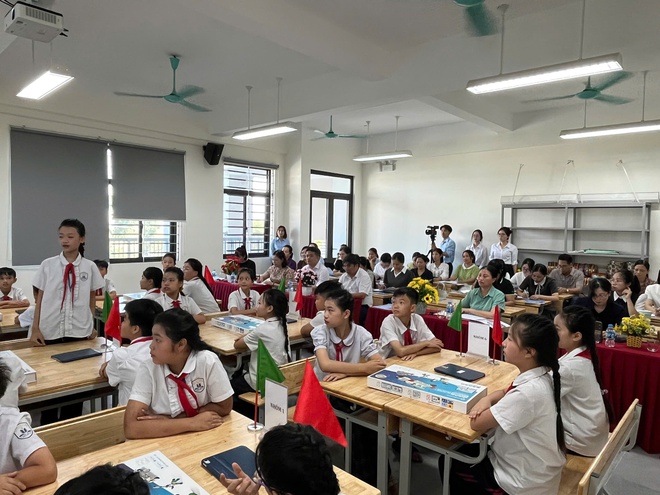 THÍ ĐIỂM GIÁO DỤC AI Ở CẤP TIỂU HỌC: HỌC SINH XÃ BÌNH MINH HÀO HỨNG TIẾP CẬN CÔNG NGHỆ MỚI- Ảnh 3.