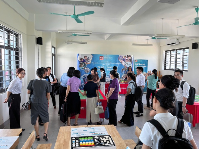 THÍ ĐIỂM GIÁO DỤC AI Ở CẤP TIỂU HỌC: HỌC SINH XÃ BÌNH MINH HÀO HỨNG TIẾP CẬN CÔNG NGHỆ MỚI- Ảnh 7.