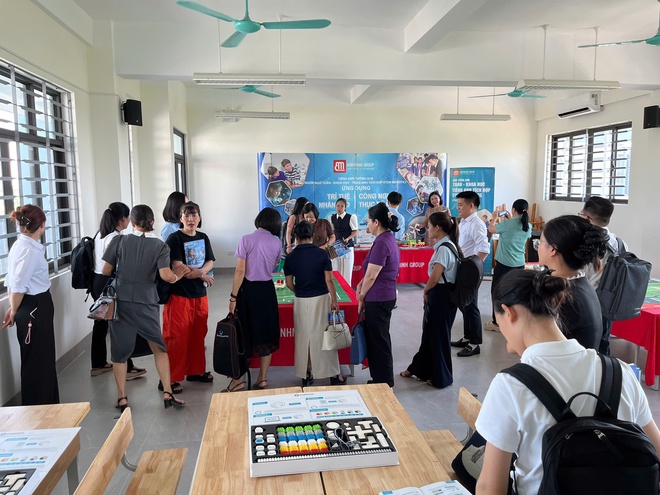 THÍ ĐIỂM GIÁO DỤC AI Ở CẤP TIỂU HỌC: HỌC SINH XÃ BÌNH MINH HÀO HỨNG TIẾP CẬN CÔNG NGHỆ MỚI- Ảnh 11.