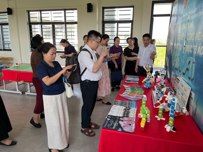 THÍ ĐIỂM GIÁO DỤC AI Ở CẤP TIỂU HỌC: HỌC SINH XÃ BÌNH MINH HÀO HỨNG TIẾP CẬN CÔNG NGHỆ MỚI- Ảnh 5.
