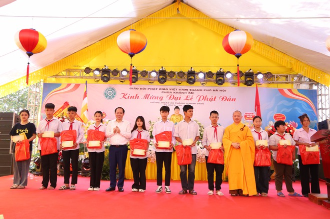 CÁC ĐỒNG CHÍ LÃNH ĐẠO XÃ CỔ ĐÔ DỰ ĐẠI LỄ PHẬT ĐẢN PHẬT LỊCH 2570 - DƯƠNG LỊCH 2026- Ảnh 3. CÁC ĐỒNG CHÍ LÃNH ĐẠO XÃ CỔ ĐÔ DỰ ĐẠI LỄ PHẬT ĐẢN PHẬT LỊCH 2570 - DƯƠNG LỊCH 2026- Ảnh 3.