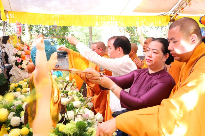 CÁC ĐỒNG CHÍ LÃNH ĐẠO XÃ CỔ ĐÔ DỰ ĐẠI LỄ PHẬT ĐẢN PHẬT LỊCH 2570 - DƯƠNG LỊCH 2026- Ảnh 4. CÁC ĐỒNG CHÍ LÃNH ĐẠO XÃ CỔ ĐÔ DỰ ĐẠI LỄ PHẬT ĐẢN PHẬT LỊCH 2570 - DƯƠNG LỊCH 2026- Ảnh 4.