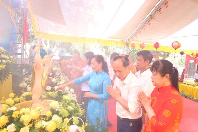 CÁC ĐỒNG CHÍ LÃNH ĐẠO XÃ CỔ ĐÔ DỰ ĐẠI LỄ PHẬT ĐẢN PHẬT LỊCH 2570 - DƯƠNG LỊCH 2026- Ảnh 5. CÁC ĐỒNG CHÍ LÃNH ĐẠO XÃ CỔ ĐÔ DỰ ĐẠI LỄ PHẬT ĐẢN PHẬT LỊCH 2570 - DƯƠNG LỊCH 2026- Ảnh 5.