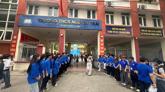 Sáng nay (29/5), gần 4.800 thí sinh Hà Đông làm thủ tục dự thi vào lớp 10- Ảnh 2.