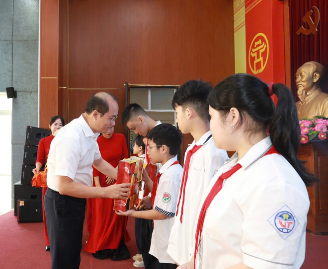 PHƯỜNG VĨNH HƯNG TỔ CHỨC LỄ PHÁT ĐỘNG
THÁNG HÀNH ĐỘNG VÌ TRẺ EM VÀ KHAI MẠC HÈ NĂM 2026- Ảnh 6.