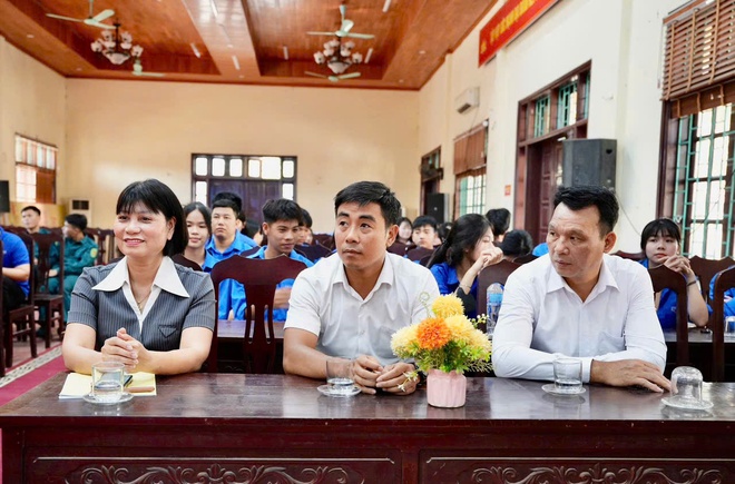 Xã Hồng Vân tổ chức lễ ra quân chiến dịch thanh niên tình nguyện hè và hưởng ứng tháng hành động vì trẻ em năm 2026- Ảnh 1.