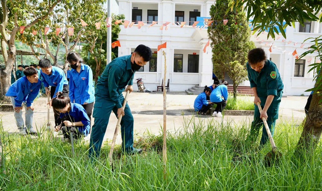 Xã Hồng Vân tổ chức lễ ra quân chiến dịch thanh niên tình nguyện hè và hưởng ứng tháng hành động vì trẻ em năm 2026- Ảnh 9.